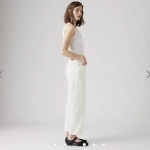 WORN 1X LEVI'S WHITE ANKLE JEANS